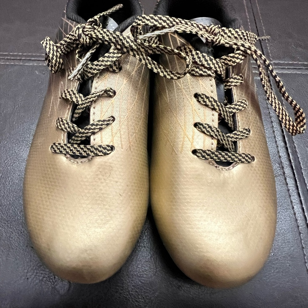 Youth cleats